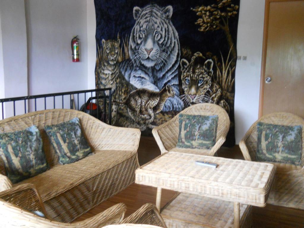 Lagrosa Backpackers Hotel Coron Exterior photo